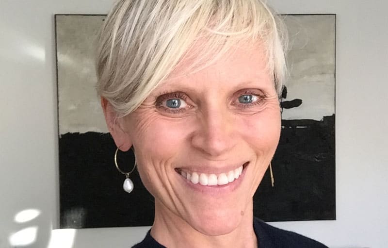 Louise Wittlich, avec des cils bien recourbés, après avoir utilisé un recourbe-cils