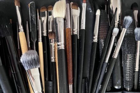 Des pinceaux maquillage bien nettoyés